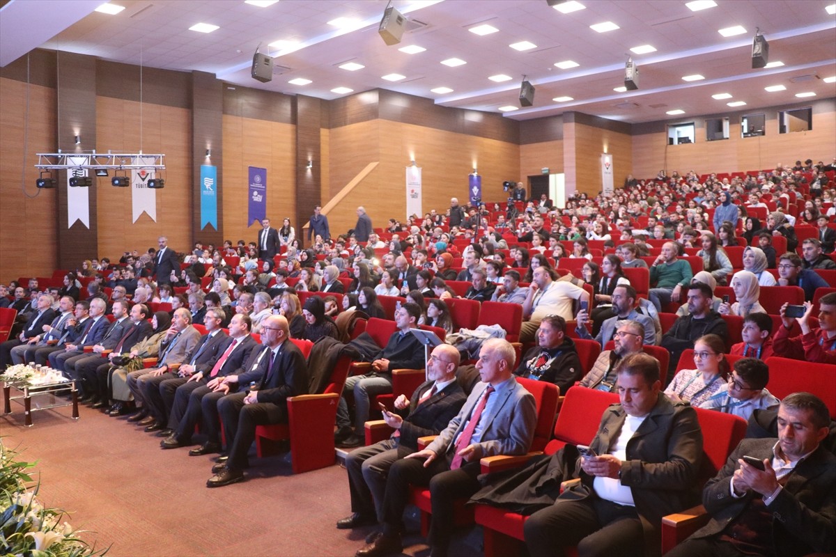 Rize'de, Recep Tayyip Erdoğan Üniversitesi Kongre ve Kültür Merkezi'nde 19. TÜBİTAK Ortaokul...