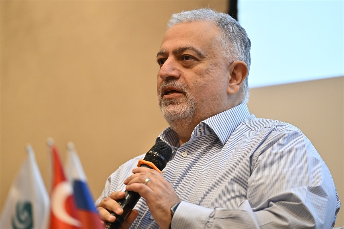 Rusya'nın başkenti Moskova'da, Türkiye'nin Moskova Büyükelçiliği ve Moskova Yunus Emre...