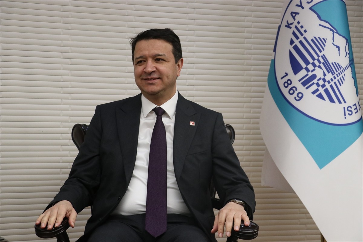 Saadet Partisi Genel Başkanı Mahmut Arıkan (sağda), Kayseri Büyükşehir Belediye Başkanı Memduh...