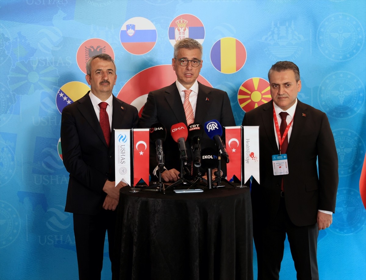 Sağlık Bakanı Kemal Memişoğlu, Balkan Sağlık İş Forumu'na katılmak için geldiği Edirne'de...