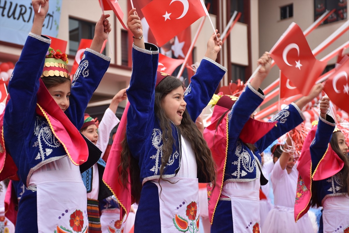 Sakarya'da 23 Nisan Ulusal Egemenlik ve Çocuk Bayramı ile TBMM'nin açılışının 105. yıl dönümü...