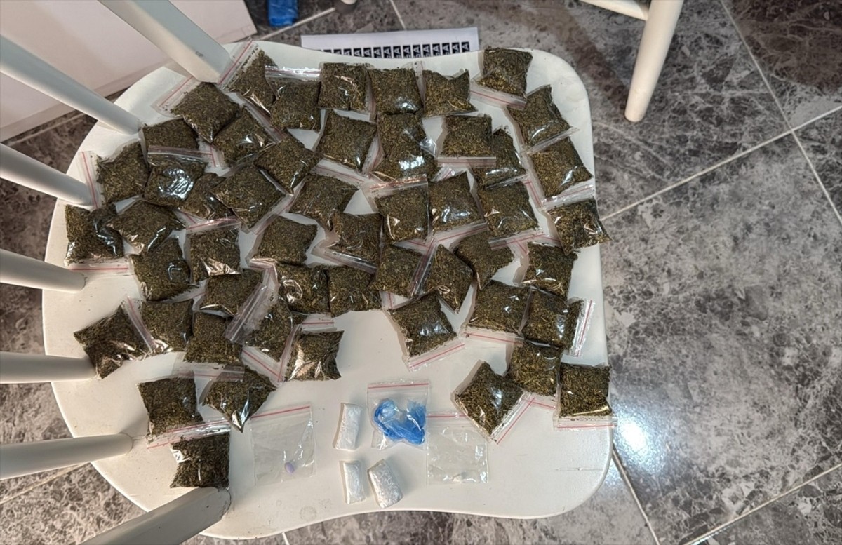 Sakarya'da son 1 ayda düzenlenen uyuşturucu ve kaçakçılık operasyonlarında gözaltına alınan 213...