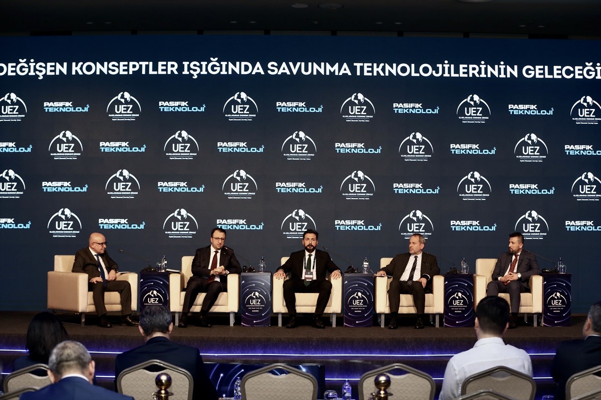 Sakarya'nın Sapanca ilçesinde düzenlenen "Uluslararası Ekonomi Zirvesi" kapsamında, ULAK...