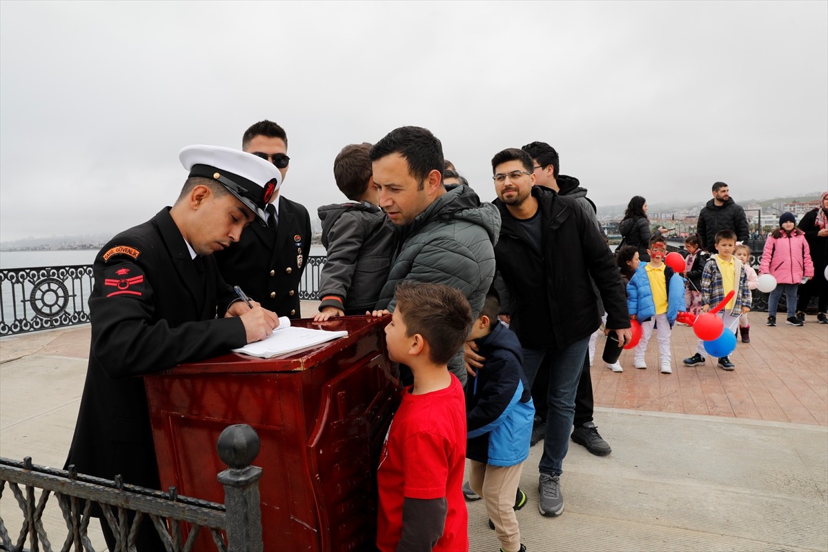Samsun'da 23 Nisan Ulusal Egemenlik ve Çocuk Bayramı dolayısıyla Deniz Kuvvetleri Komutanlığına...
