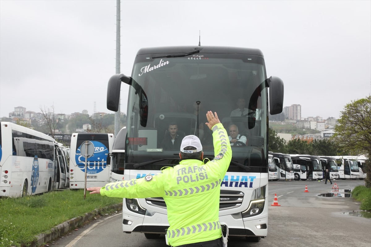 Samsun'da polis ekipleri, 9 günlük Ramazan Bayramı tatili tedbirleri kapsamında trafik uygulaması...
