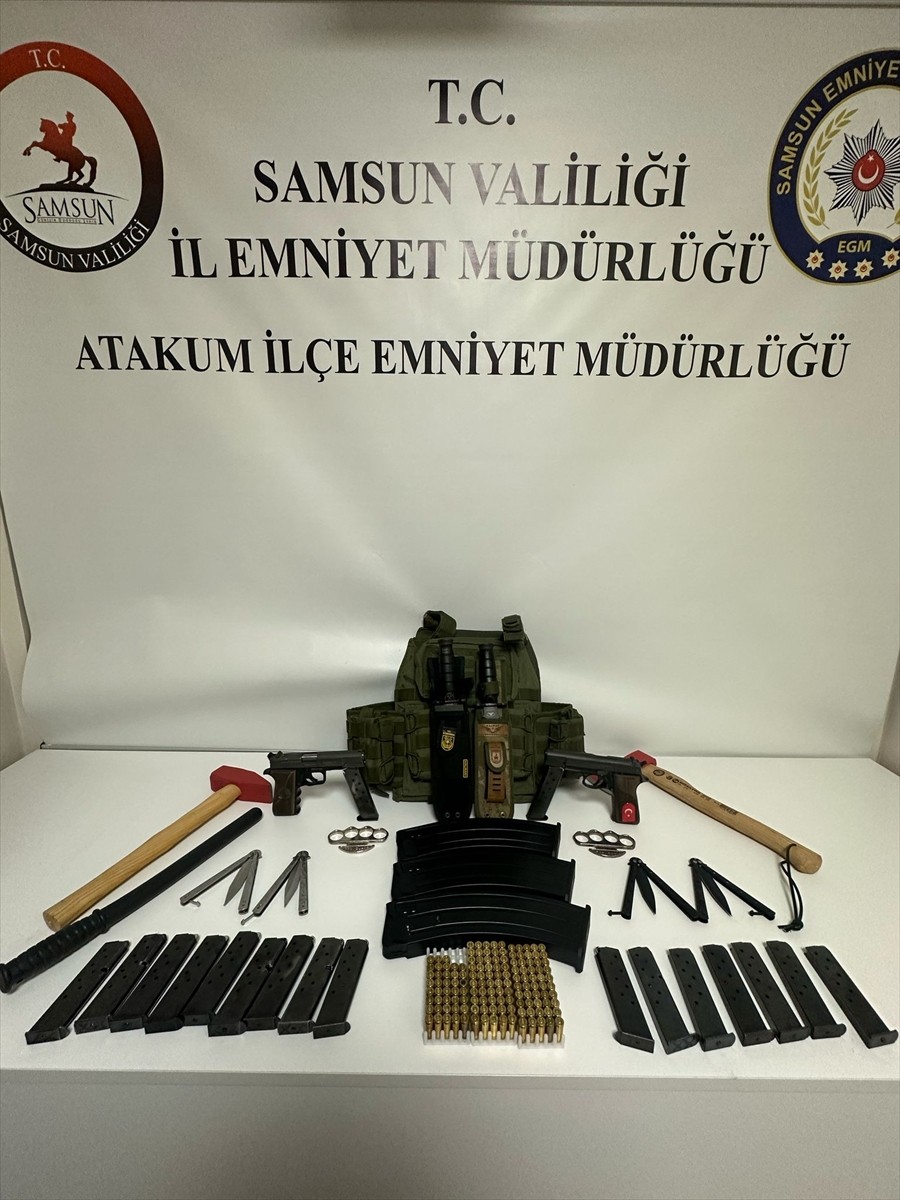 Samsun'un Atakum ilçesinde bir ikamete düzenlenen operasyonda, 2 ruhsatsız tabanca, 16 tabanca...