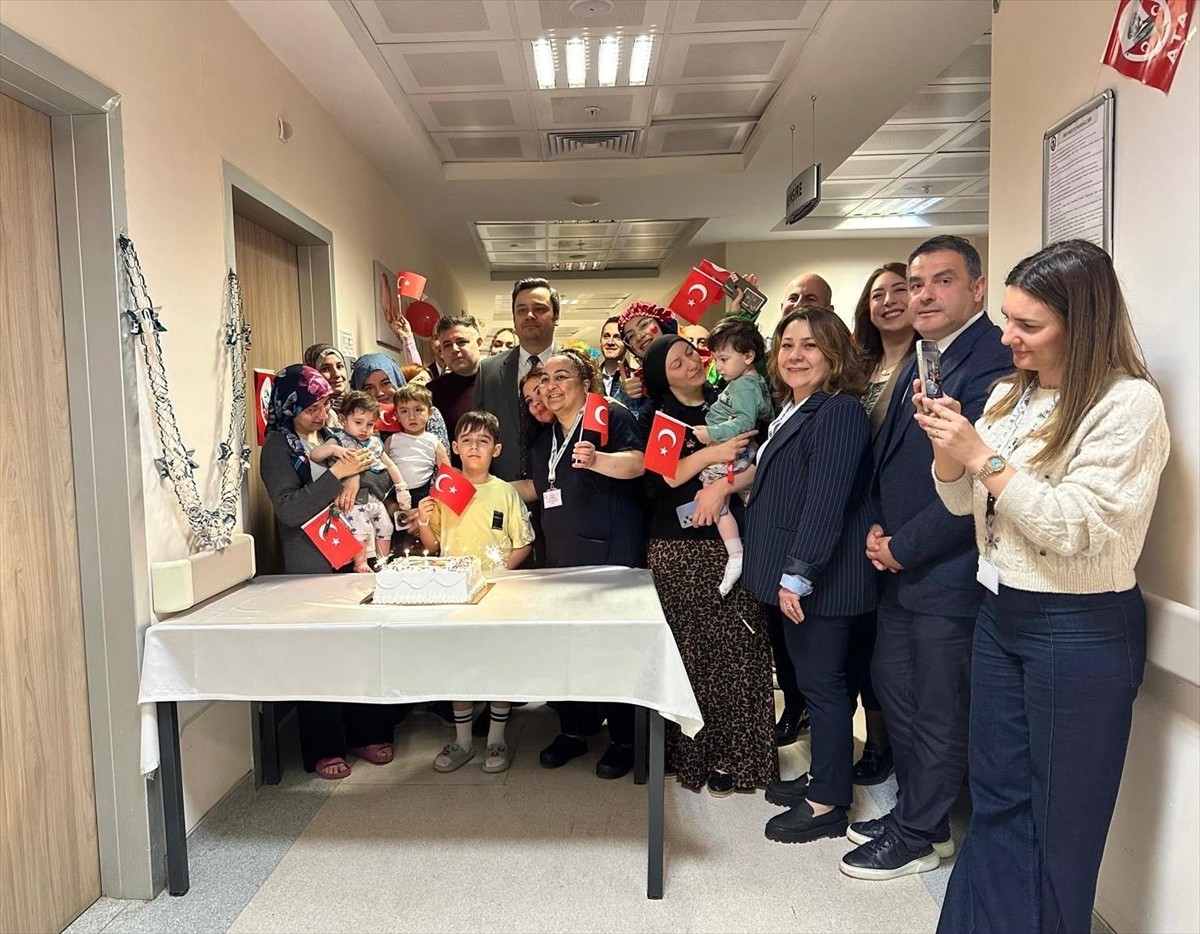 Samsun'un Çarşamba ilçesinde hastanede tedavi gören çocuklar, 23 Nisan Ulusal Egemenlik ve Çocuk...