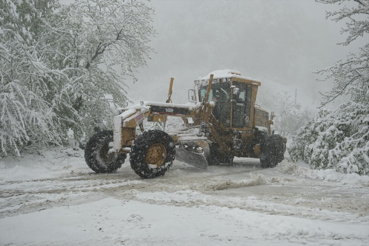 Samsun'un Terme ilçesinde kar yağışı etkili oldu. İlçede sabah başlayan ve aralıklarla devam eden...