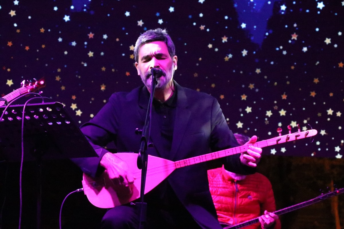 Sanatçı Uğur Işılak, Karabük Demir ve Çelik Fabrikalarının (KARDEMİR) temelinin atılışı ve...