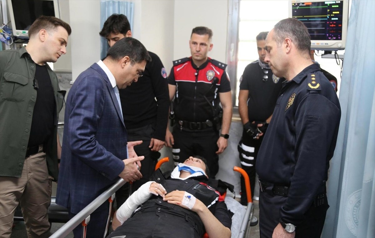 Şanlıurfa'da motosikletli Yunus Timlerinin otomobil ile çarpışması sonucu 4 polis memuru...