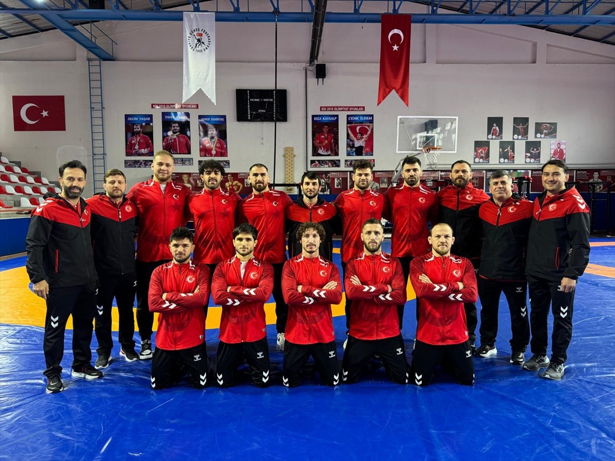 Serbest Güreş Milli Takımı, Avrupa Şampiyonası'na katılmak için Slovakya'ya gitti.