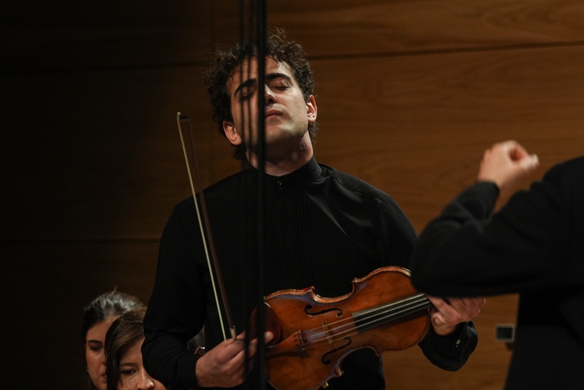 Sevda-Cenap And Müzik Vakfınca düzenlenen 39. Uluslararası Ankara Müzik Festivali'nde, keman...