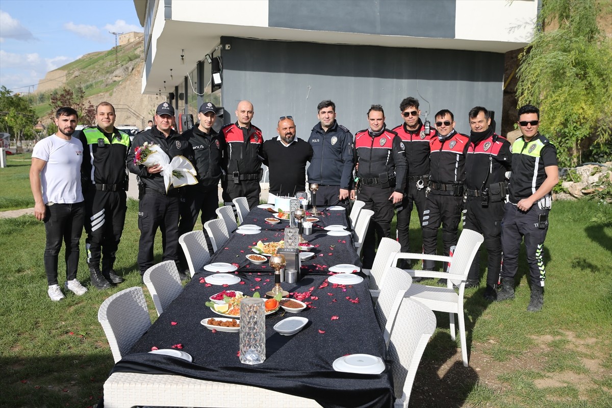 Siirt'te bir işletmede kavga çıktığı yönünde yapılan ihbar üzerine adrese sevk edilen polis ekibi...