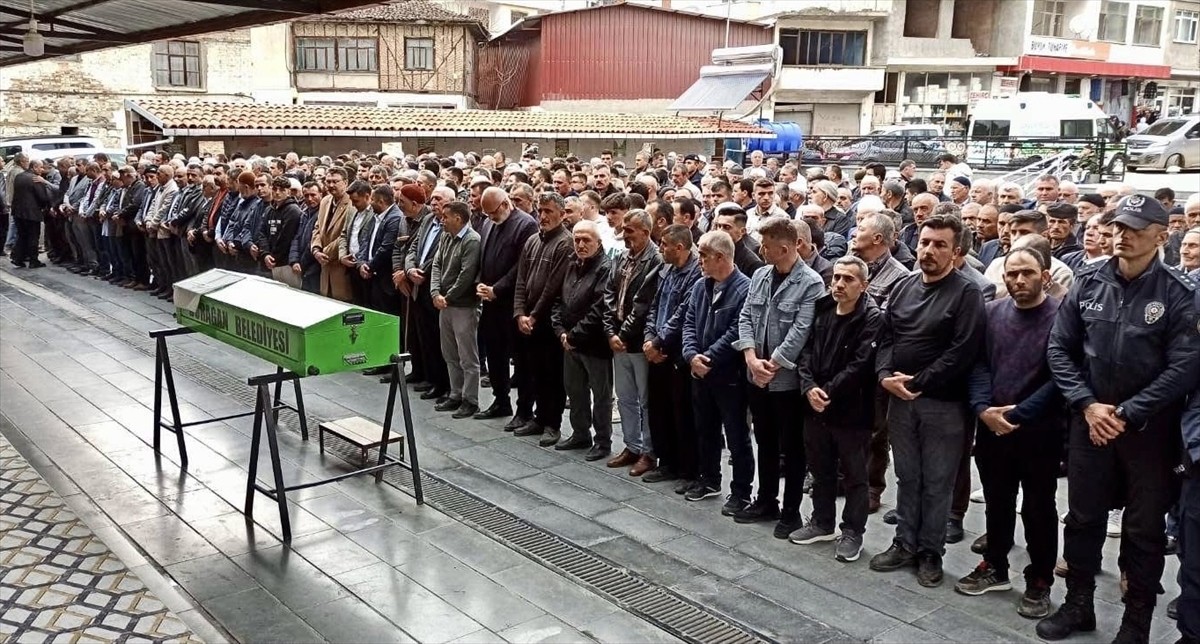 Sinop'un Durağan ilçesinde vefat eden Kıbrıs gazisi Mehmet Öztürk toprağa verildi. Geçirdiği...