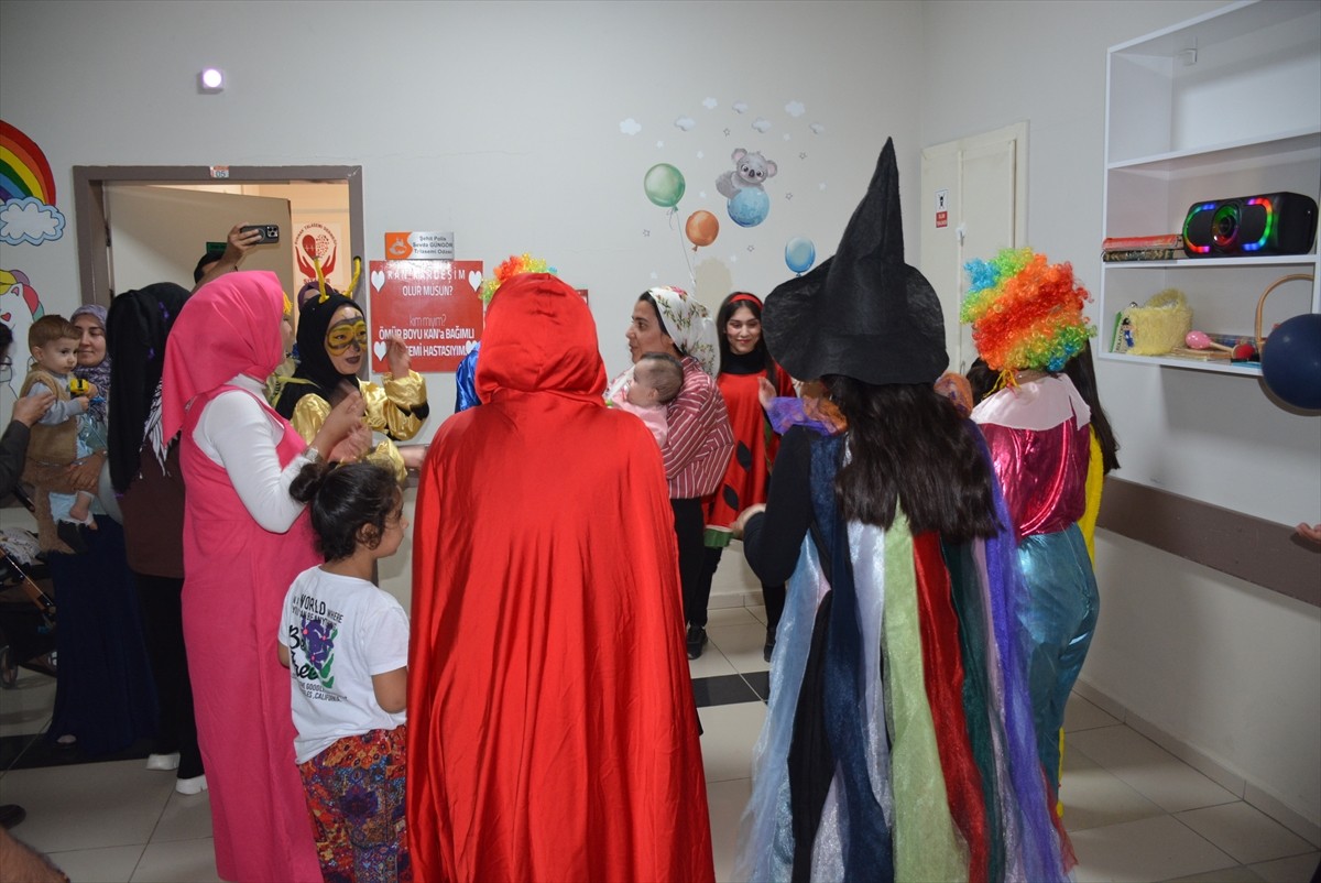 Şırnak'ın Silopi ilçesinde üniversite öğrencileri hasta çocuklar için etkinlik...