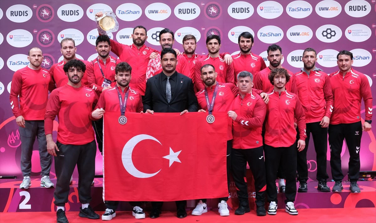 Slovakya'da düzenlenen Avrupa Güreş Şampiyonası'nda erkekler serbest stilde milli sporcular...