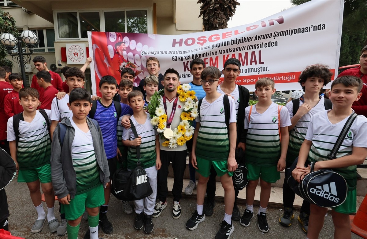 Slovakya’da düzenlenen Avrupa Güreş Şampiyonası’nda grekoromen stil 63 kiloda altın madalya...