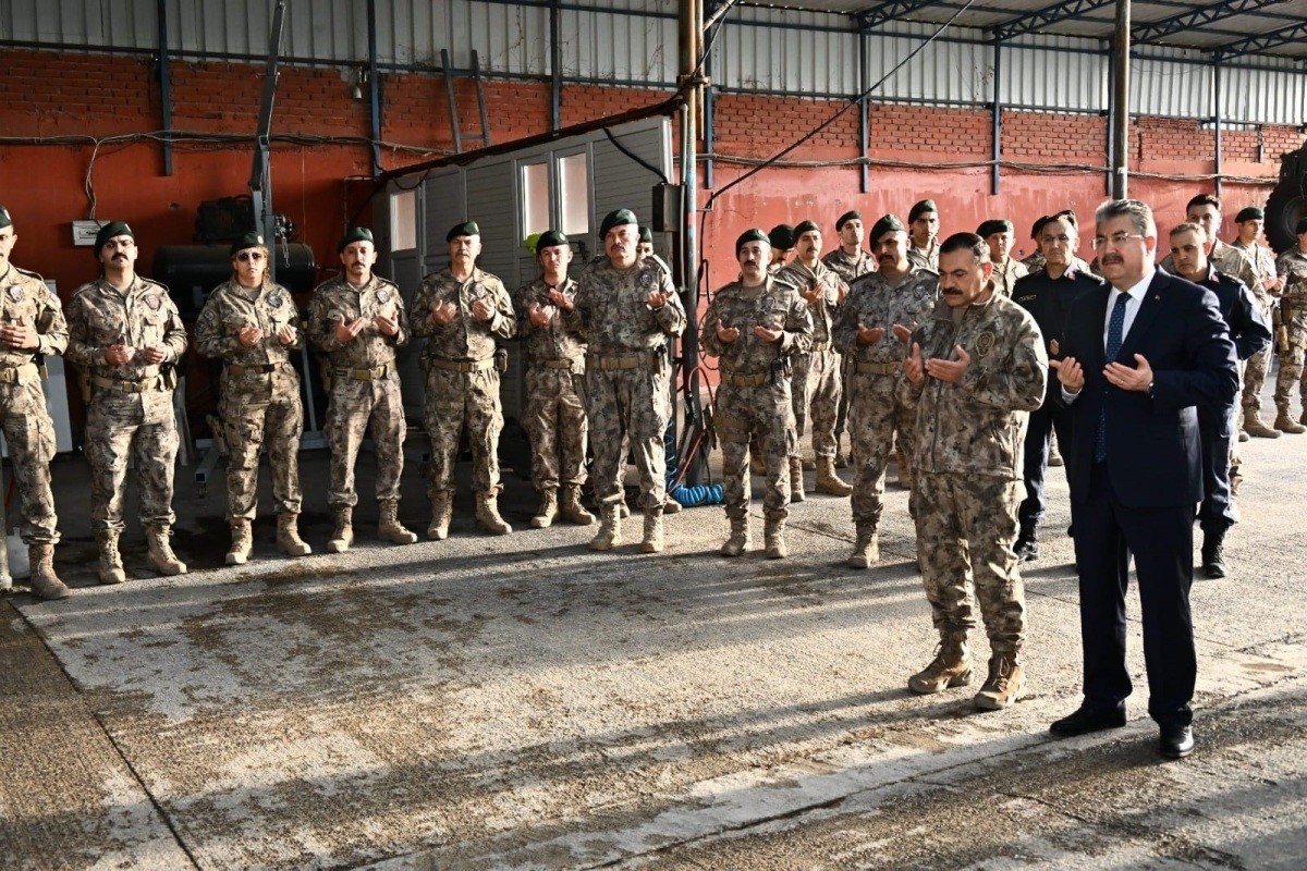 Suriye'de görev yapacak Osmaniye Emniyet Müdürlüğü Özel Harekat Şube Müdürlüğüne bağlı timler...