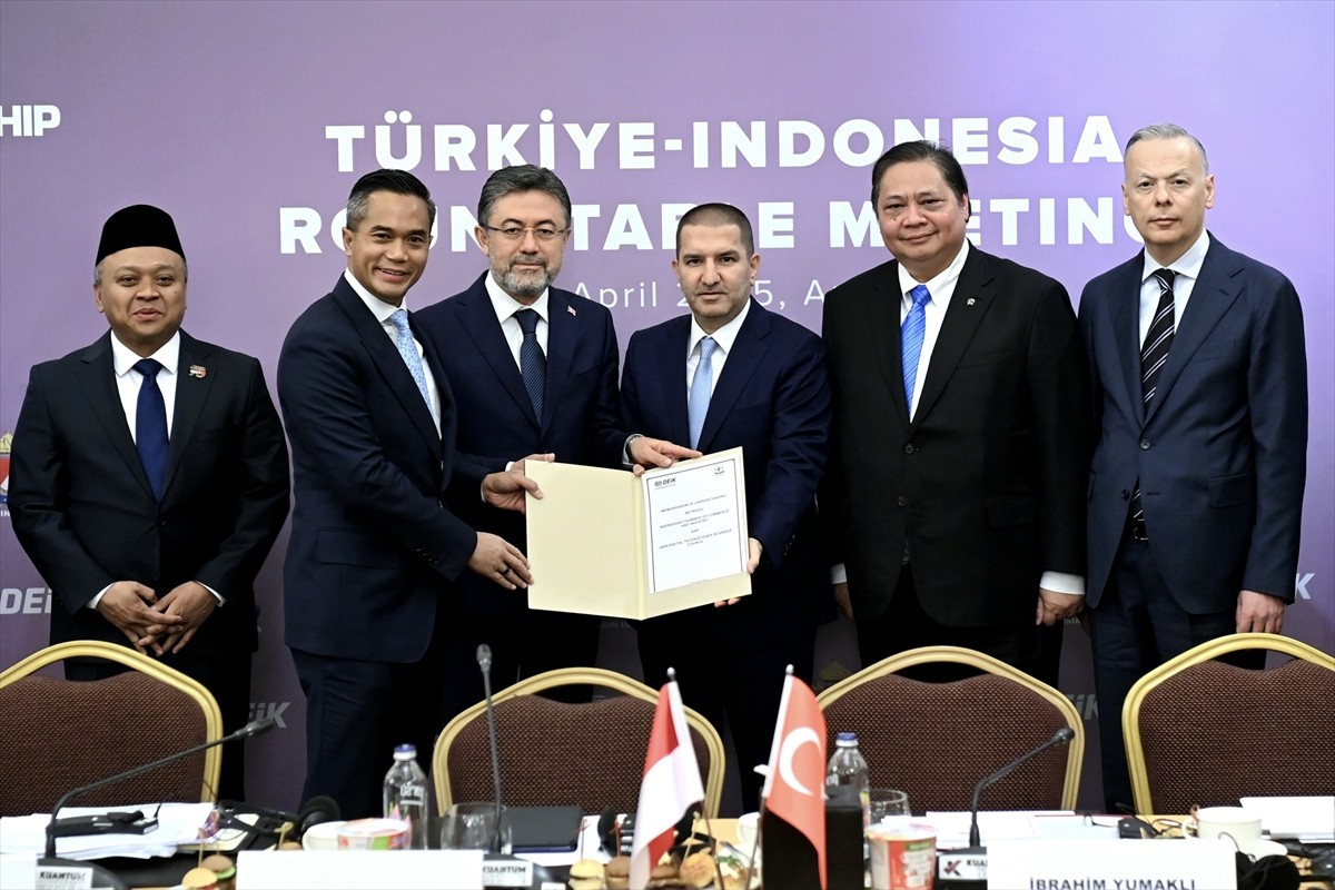 Tarım ve Orman Bakanı İbrahim Yumaklı, Türkiye-Endonezya CEO Yuvarlak Masa Toplantısı kapsamında...