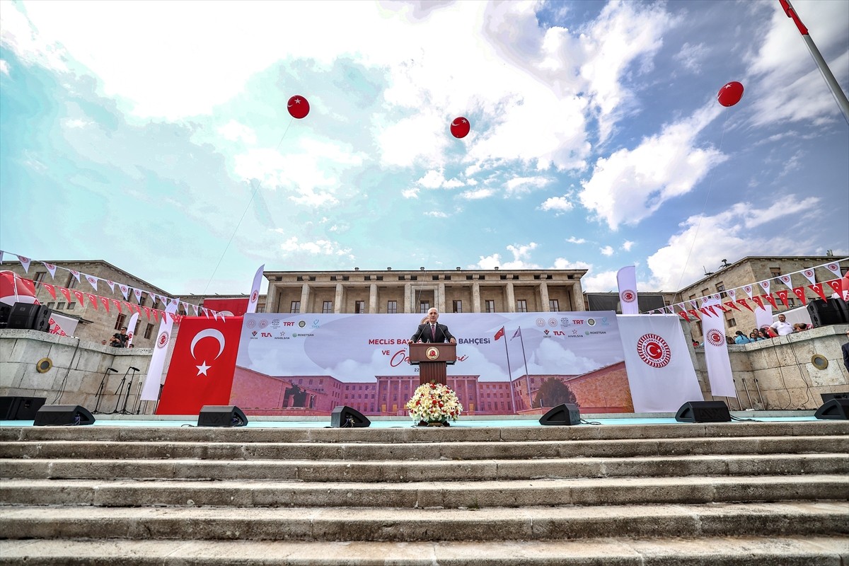 TBMM Başkanı Numan Kurtulmuş, 23 Nisan Ulusal Egemenlik ve Çocuk Bayramı dolayısıyla Meclis...