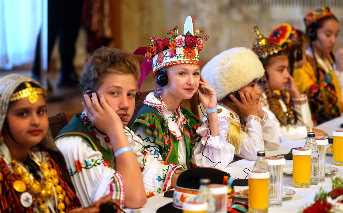 TBMM Başkanı Numan Kurtulmuş, TRT 47. Uluslararası 23 Nisan Çocuk Şenliği kapsamında 30 ülkeden...