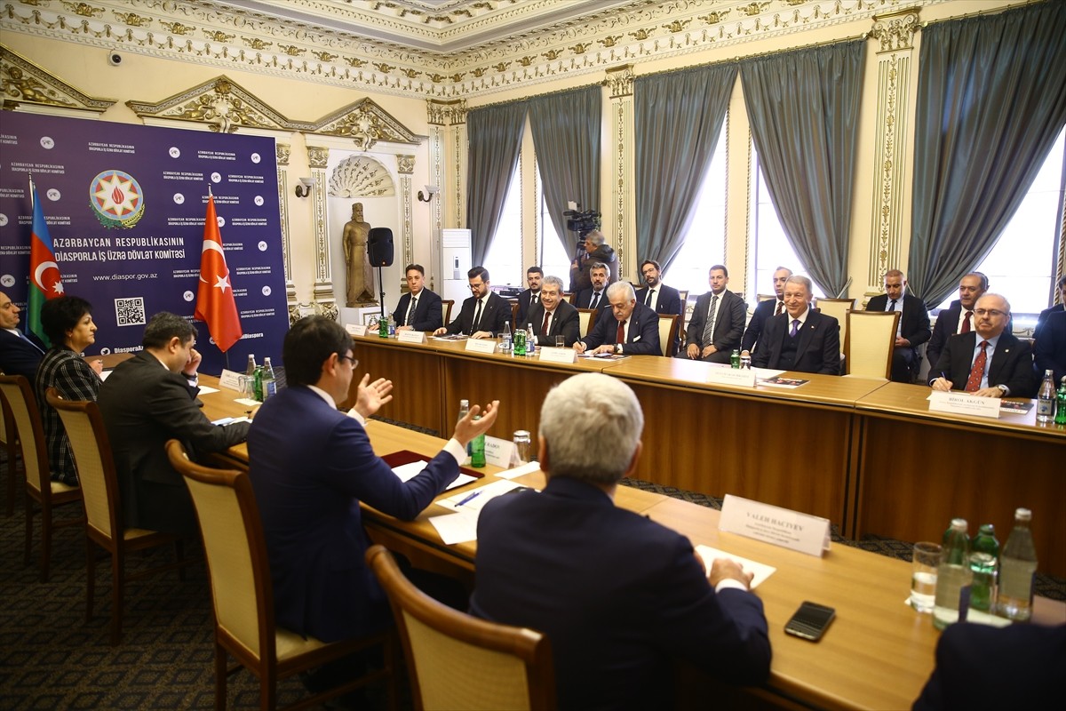 TBMM Milli Savunma Komisyonu Başkanı Hulusi Akar (sağ 3) başkanlığındaki heyet, Bakü'de Azerbaycan...