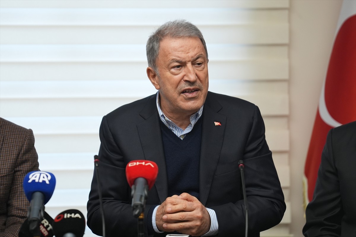 TBMM Milli Savunma Komisyonu Başkanı ve AK Parti Kayseri Milletvekili Hulusi Akar (sol 2)...