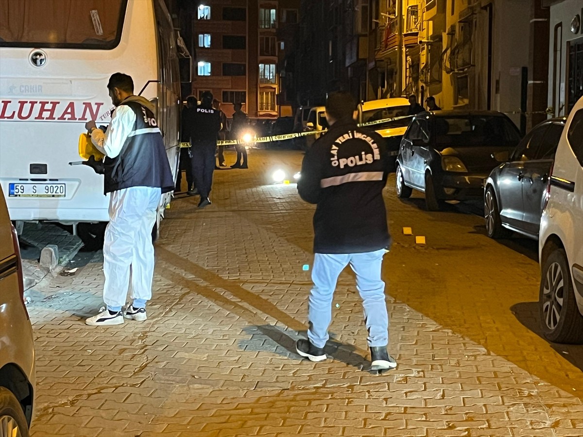 Tekirdağ'ın Çorlu ilçesinde elinde torpil patlayan çocuk yaralandı. Polis ekipleri olay yerinde...