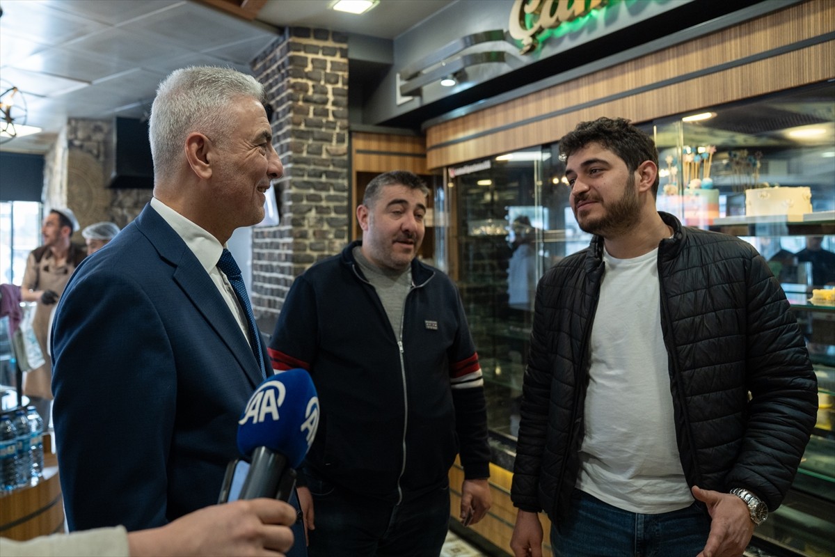 Ticaret Bakanı Ömer Bolat, yapılan "boykot çağrılarına" karşı Ankara'nın Keçiören ilçesindeki...