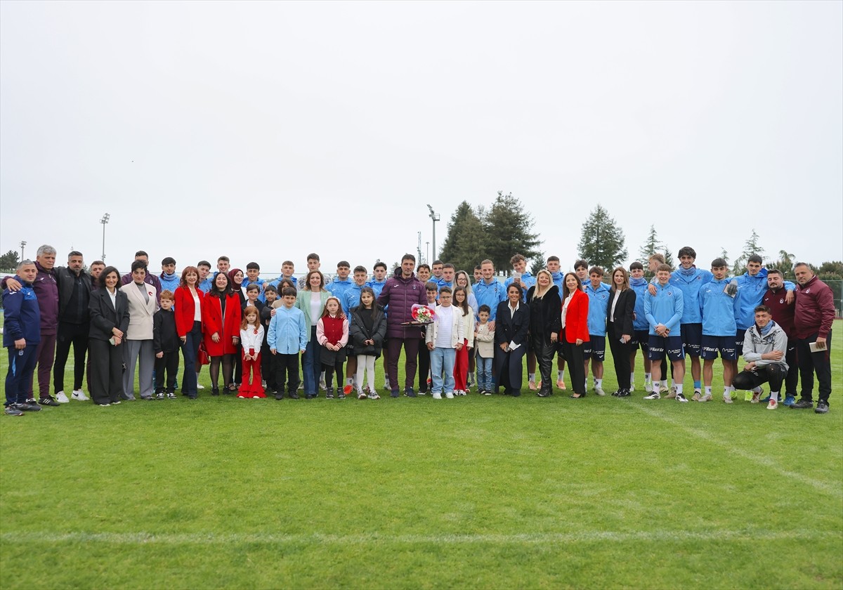 Trabzonspor Kulübü, 23 Nisan Ulusal Egemenlik ve Çocuk Bayramı'nda kulüp tesislerinde çocukları...