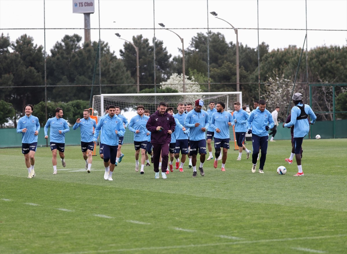 Trabzonspor, Trendyol Süper Lig'in 30. haftasında deplasmanda Fenerbahçe ile yapacağı maçın...