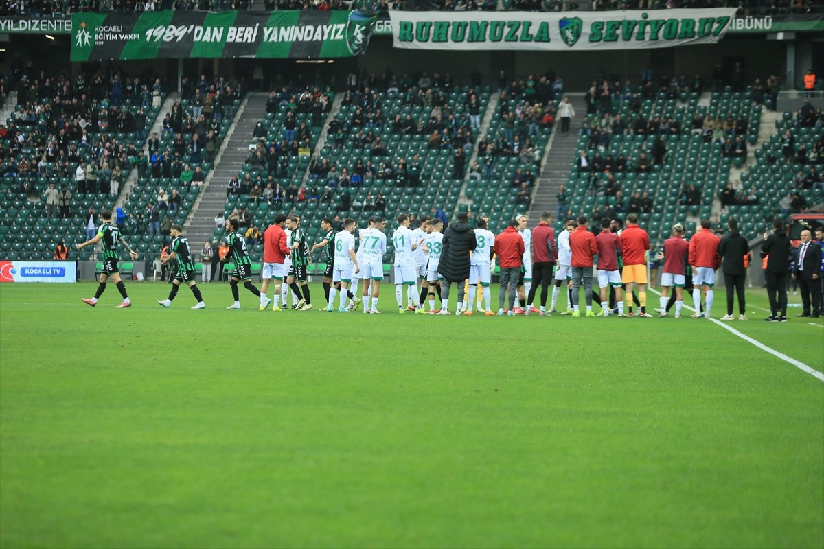 Trendyol 1. Lig'de 36. haftasında Kocaelispor ile Geosis Boluspor, Yıldız Entegre Kocaeli...