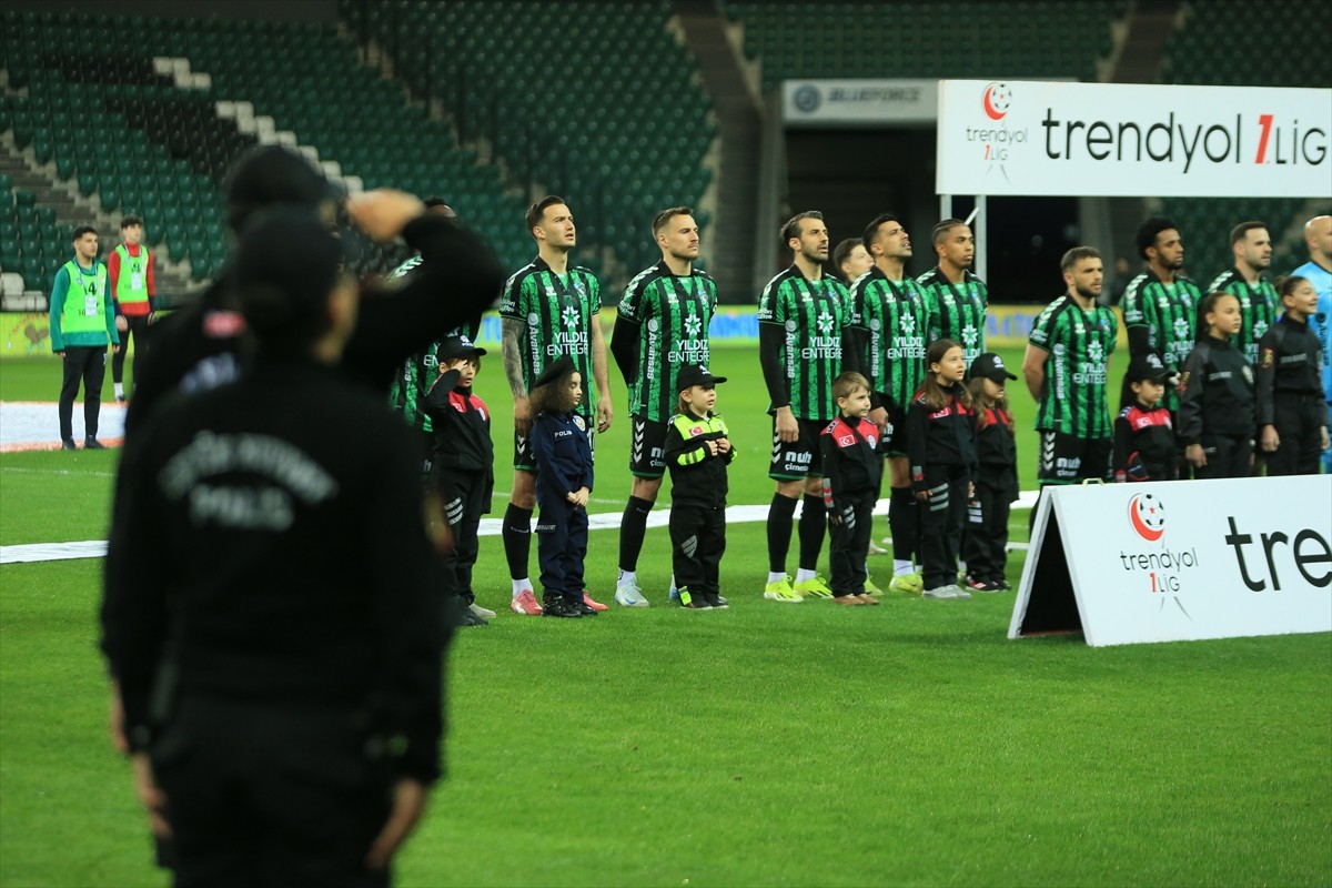 Trendyol 1. Lig'in 34. haftasında Kocaelispor ile Fitmens Gömlek Yeni Malatyaspor, Yıldız Entegre...