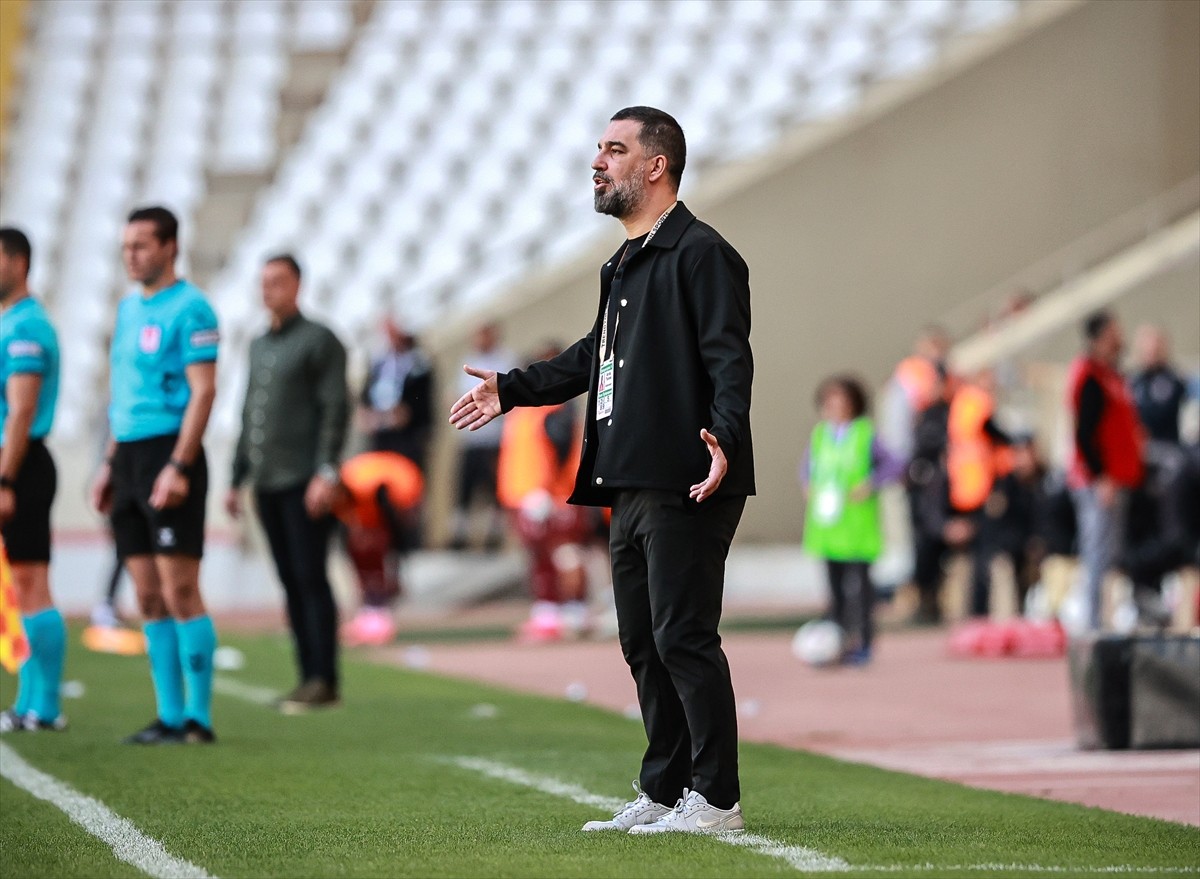 Trendyol Süper Lig'in 30. haftasında Atakaş Hatayspor ile ikas Eyüpspor, Mersin Stadyumu'nda...