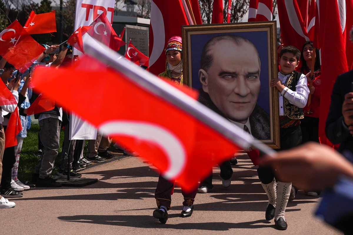 TRT Uluslararası 23 Nisan Çocuk Şenliği dolayısıyla 30 ülkeden Türkiye'ye gelen çocuklar, Başkent...