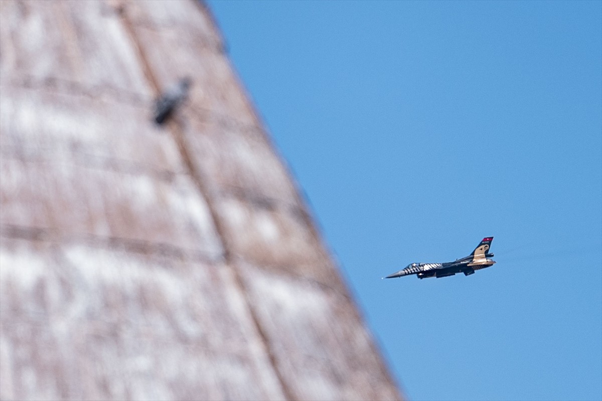 Türk Hava Kuvvetlerinin akrobasi timi SOLOTÜRK, "2025 Turizm Başkenti" ilan edilen Erzurum'da...