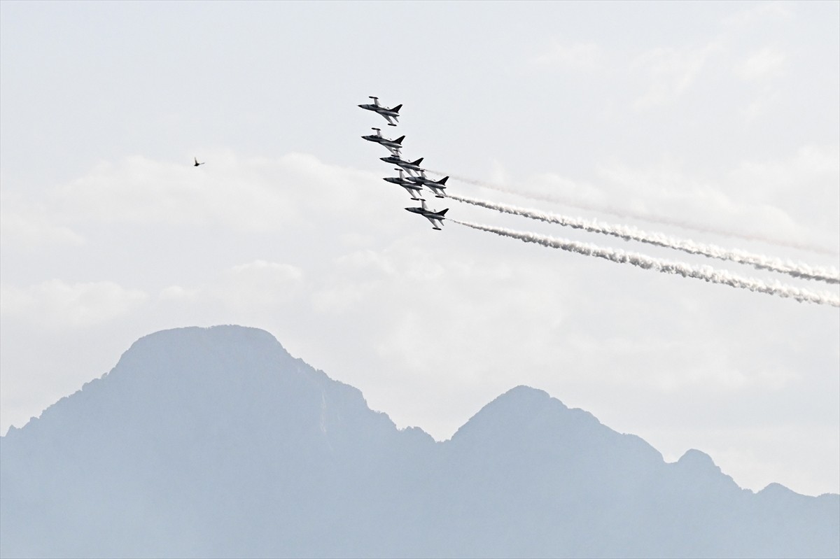Türk Hava Kuvvetlerinin akrobasi timi Türk Yıldızları, 23 Nisan Ulusal Egemenlik ve Çocuk Bayramı...