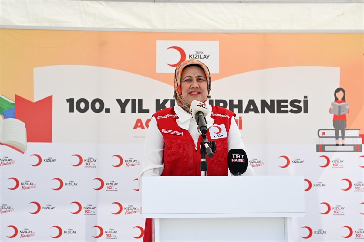 Türk Kızılay, Kahramanmaraş merkezli 6 Şubat 2023'teki depremlerden etkilenen Gaziantep'in Nurdağı...