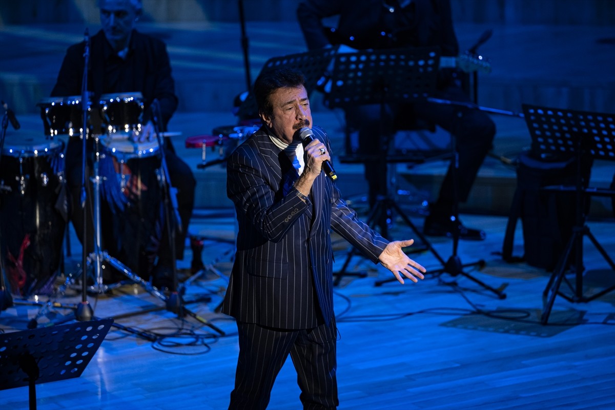 Türk müziğinin unutulmaz isimlerinden Ferdi Tayfur, CSO Ada Ankara Ziraat Bankası Ana Salon'da...