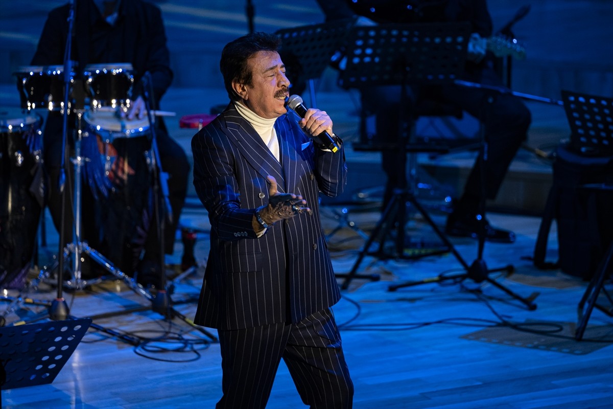 Türk müziğinin unutulmaz isimlerinden Ferdi Tayfur, CSO Ada Ankara Ziraat Bankası Ana Salon'da...