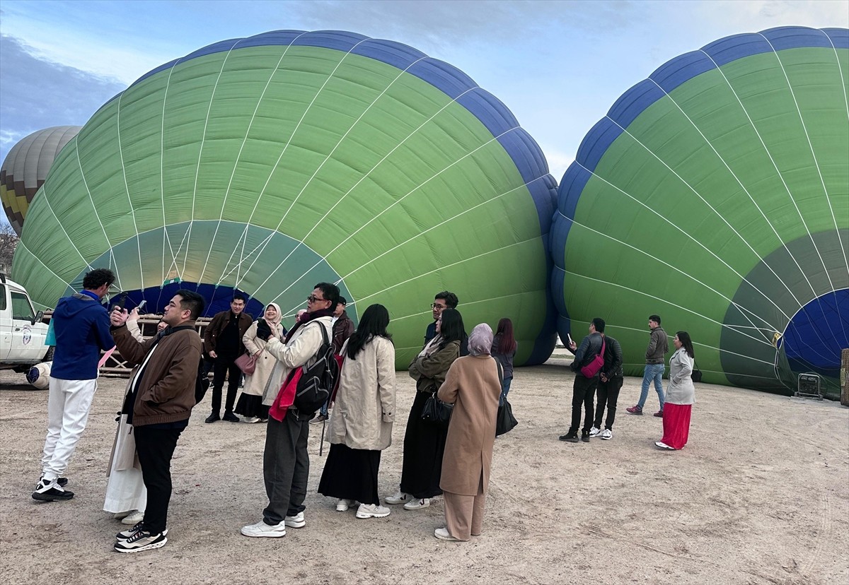 Türkiye'de Nevşehir-Kapadokya, Denizli-Pamukkale, Kayseri-Soğanlı, Nevşehir-Çat, Antalya-Aspendos...