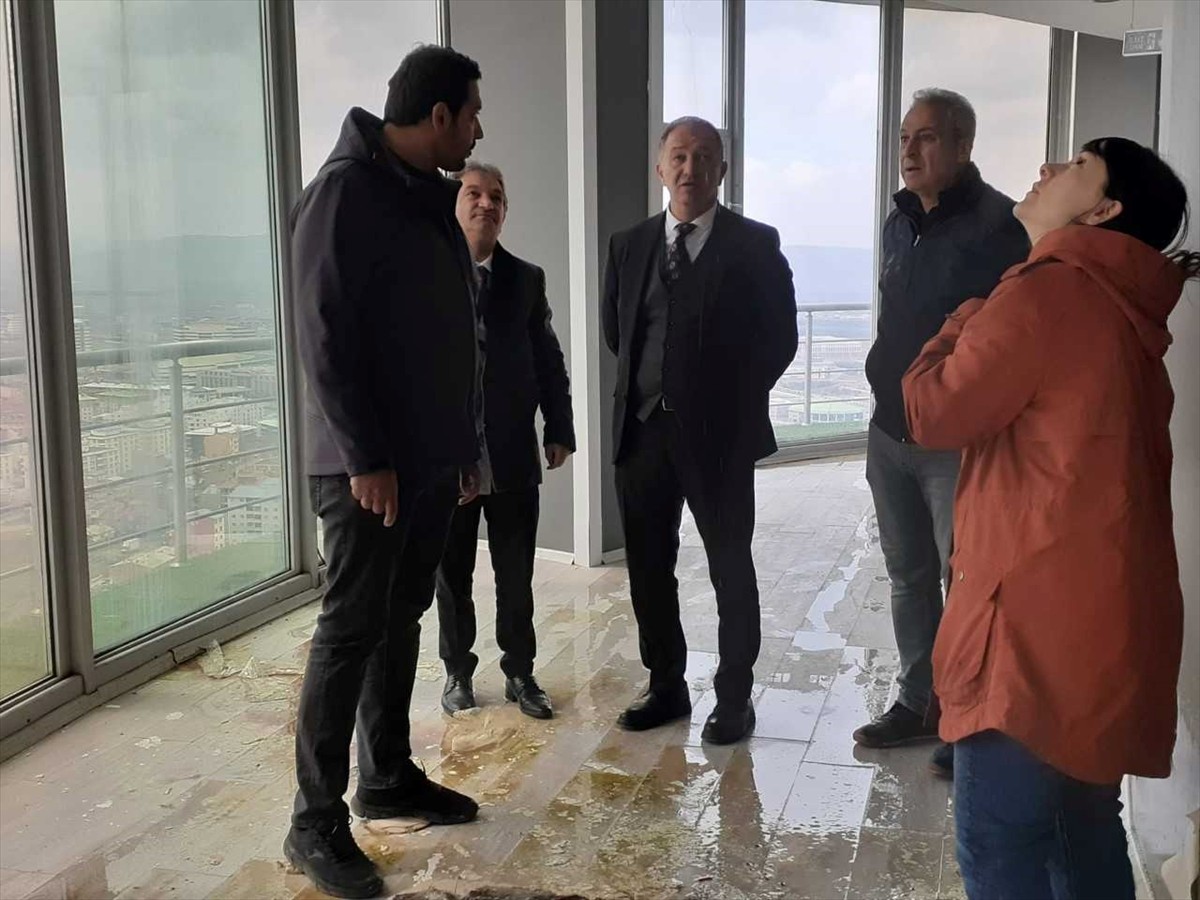 Türkiye'de tek olan Erzurum'daki kayakla atlama kulelerinde bakım ve onarım çalışmalarına...