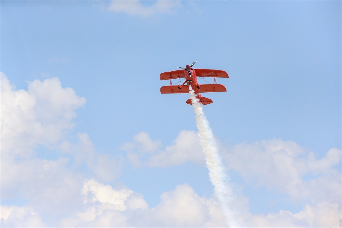 Türkiye'nin tek sivil kadın akrobasi pilotu Semin Öztürk Şener, Eskişehir'in Sivrihisar ilçesinde...