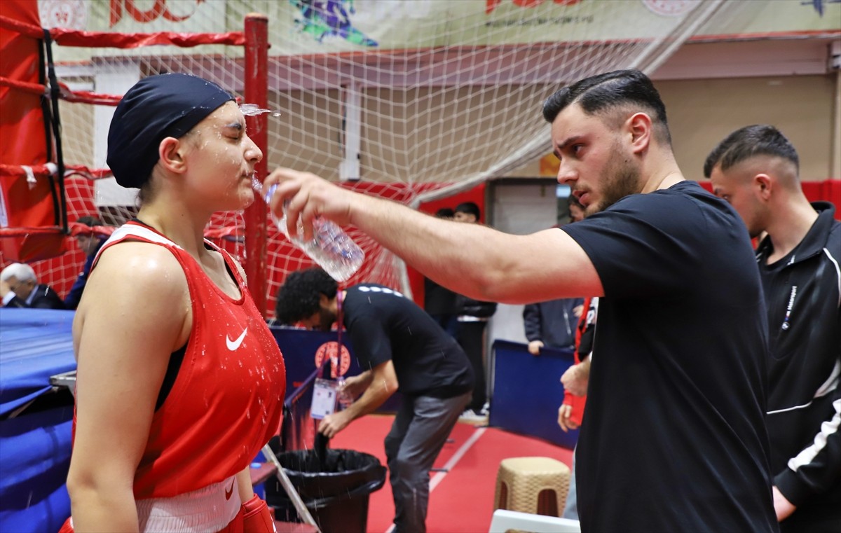 Türkiye Boks Federasyonu tarafından düzenlenen Hamdi Yıldırım 22 Yaş Altı, Genç ve Yıldız Kadınlar...