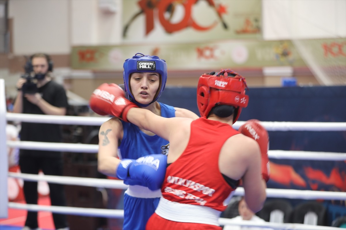 Türkiye Boks Federasyonu tarafından düzenlenen Hamdi Yıldırım 22 Yaş Altı, Genç ve Yıldız Kadınlar...