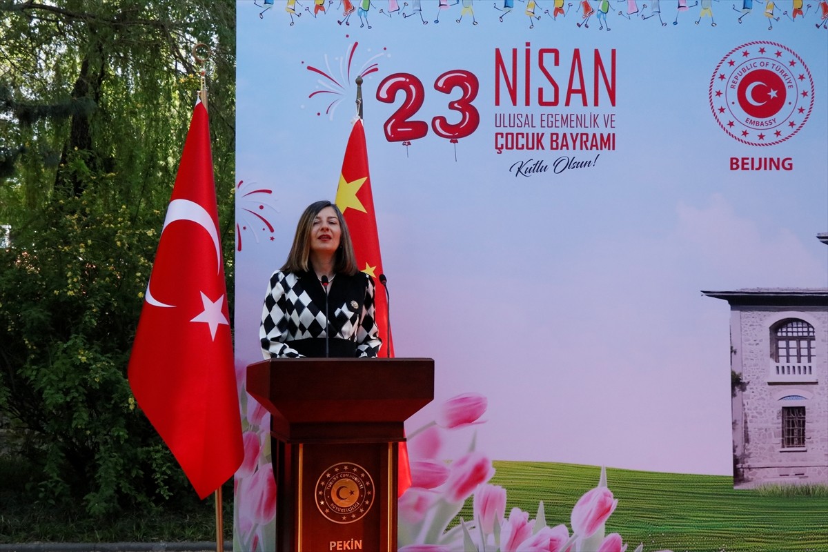 Türkiye Cumhuriyeti'nin kurucusu Gazi Mustafa Kemal Atatürk'ün dünya çocuklarına armağan ettiği 23...