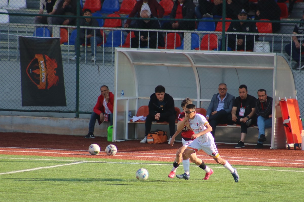 Türkiye Futbol Federasyonu tarafından düzenlenen 16 Yaş Altı Türkiye Futbol Şampiyonası 1. Kademe...