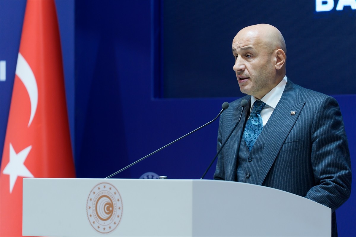 Türkiye İhracatçılar Meclisi (TİM) Başkanı Mustafa Gültepe (fotoğrafta), Ticaret Bakanı Ömer...