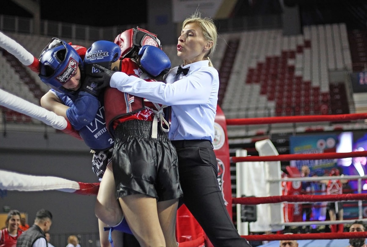 Türkiye Muaythai Federasyonu Başkanı Hasan Yıldız, eski Türkiye Muaythai Federasyonu Başkanı Halil...