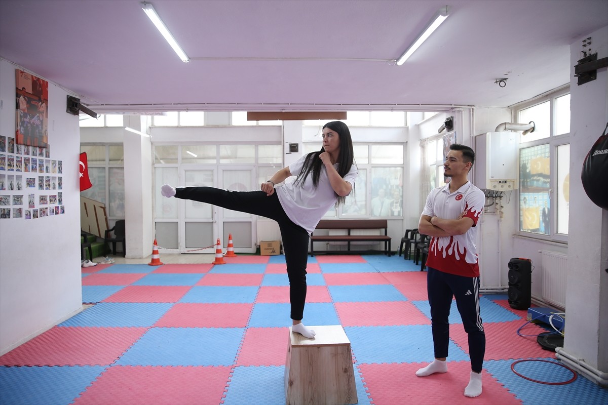 Türkiye şampiyonu ve olimpiyat ikincisi işitme engeli milli sporcu Didem Kirazcı, 2025 İşitme...